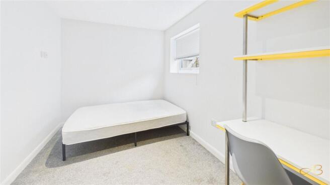 4 bed House to rent Image 4