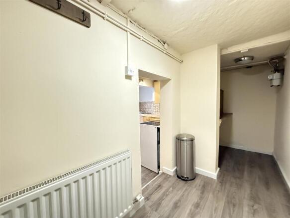 1 bed Terraced to rent Image 10