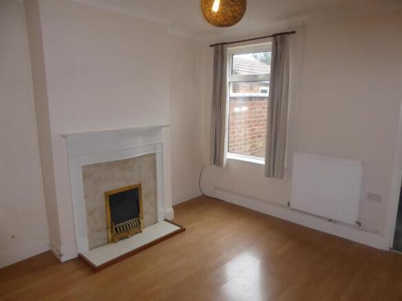16 Connaught St  Dining Room.JPG