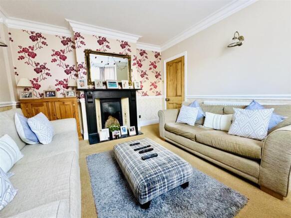 LOUNGE: