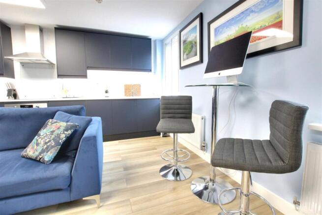 2 bed Flat for sale Image 6