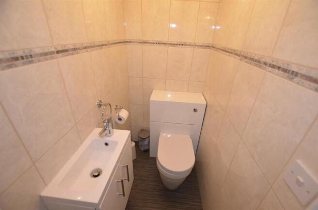 Guests Cloak Room/WC