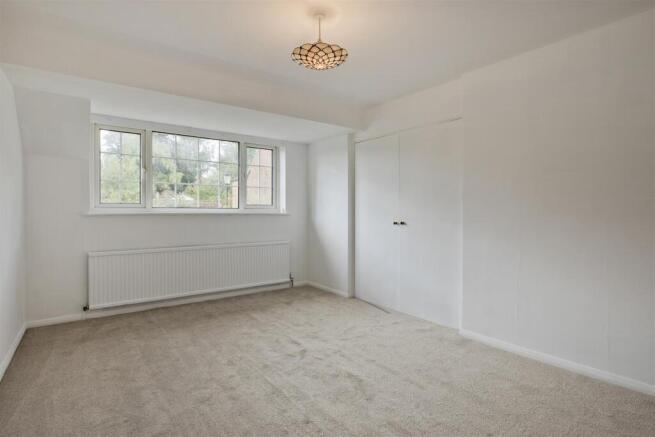 4 bed House for sale Image 10