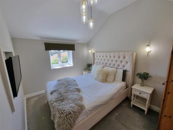 Bed 1.jpg