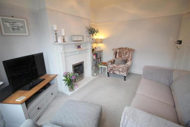 Cudworth Road, 26, lounge 2.JPG