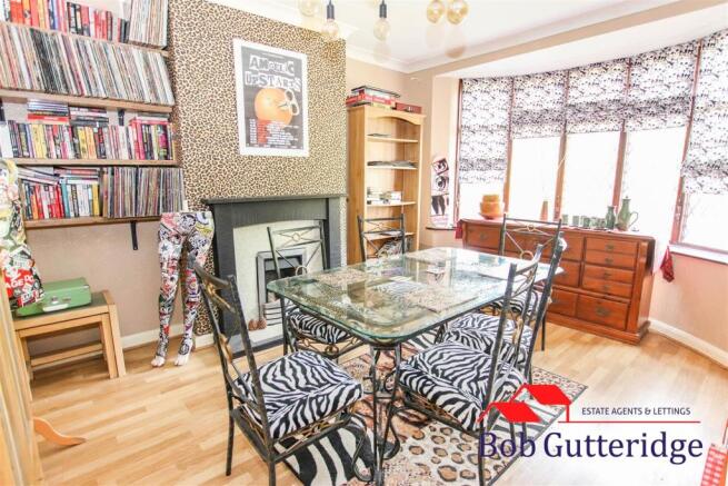 BAY FRONTED DINING ROOM