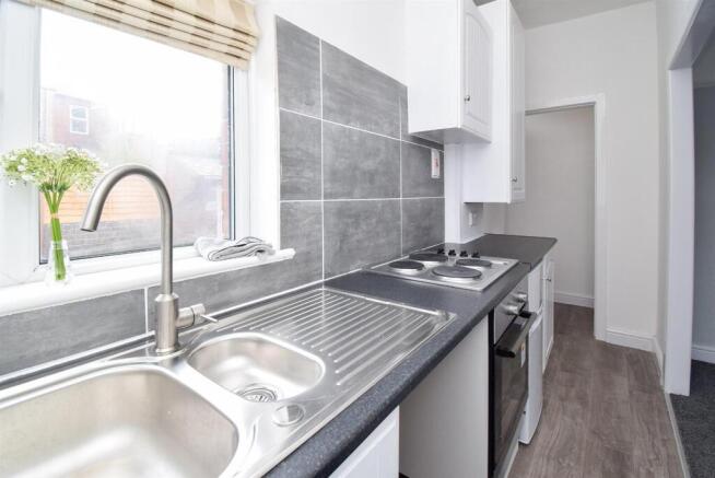 2 bed End of Terrace to rent Image 5