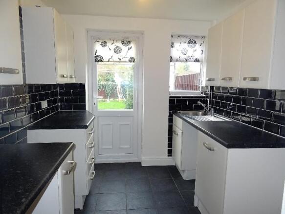 FITTED KITCHEN