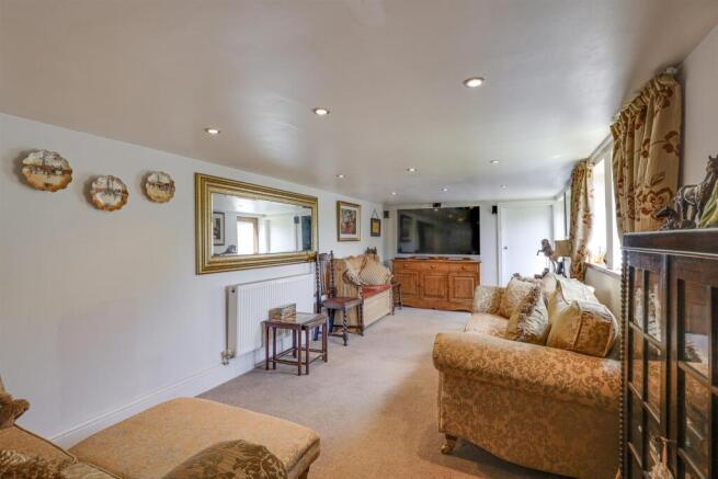 4 bed Detached for sale Image 12
