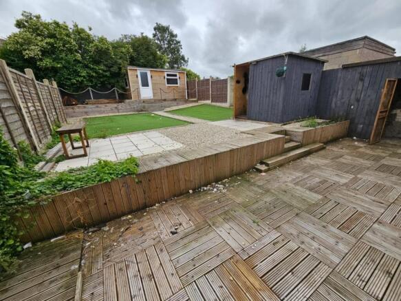 4 bed Semi-Detached to rent Image 9