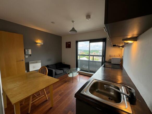 Kitchen/Living ar...