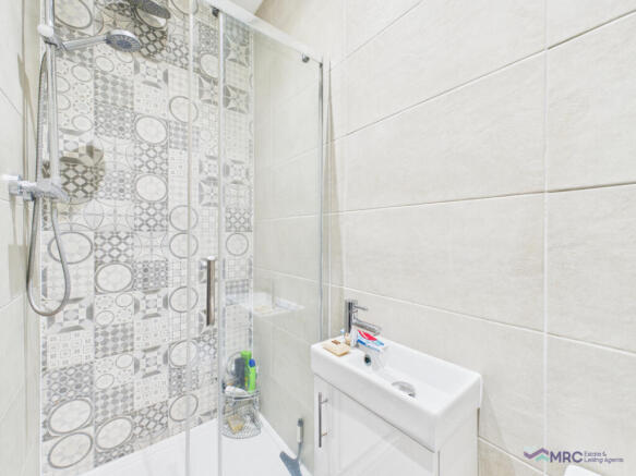 1 bed House Share to rent Image 7