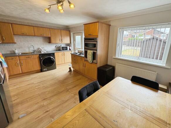 3 bed Semi-Detached to rent Image 4