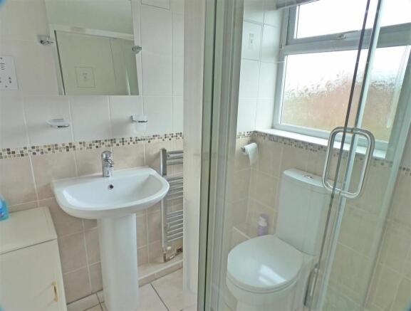 SHOWER ROOM/WC