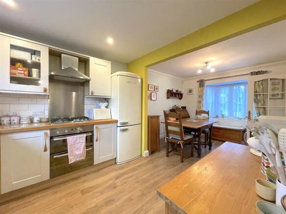 Kitchen:Dining Room (5).jpeg