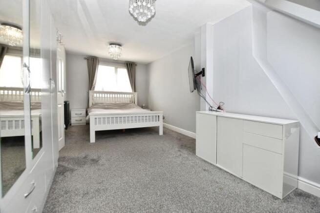 3 bed Terraced for sale Image 9