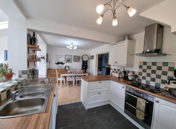 KITCHEN/DINER