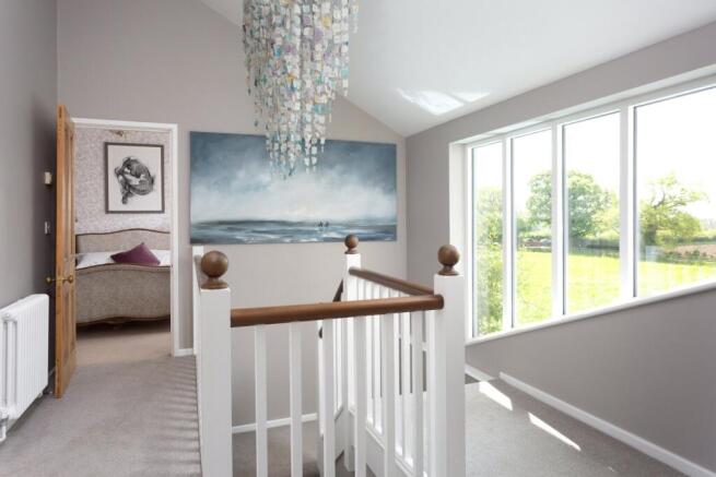 5 bed Detached for sale Image 9