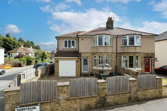 4 bed Semi-Detached for sale in yeadon
