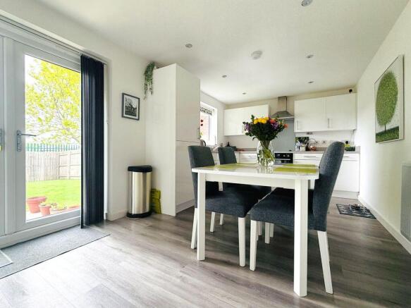 5 bed Detached for sale Image 10