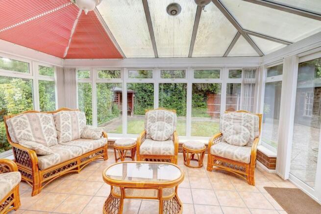 Curzon Avenue, Hazlemere, High Wycombe, Buckinghamshire, HP15 photo 4
