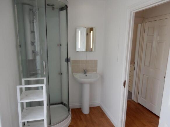 40 FH Upstairs Bathroom a.JPG