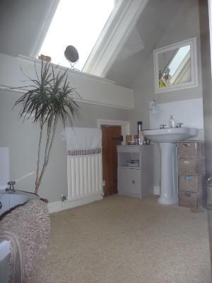 EN-SUITE BATHROOM