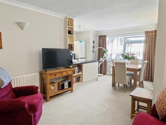 18 griffin court lounge.jpg