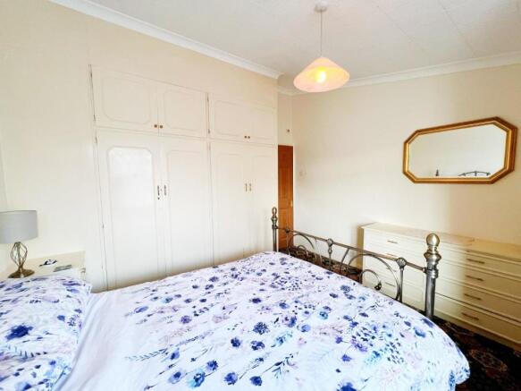 Bedroom 1 pic 2.jpg