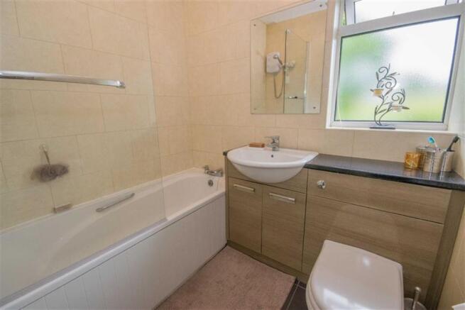 FAMILY BATHROOM