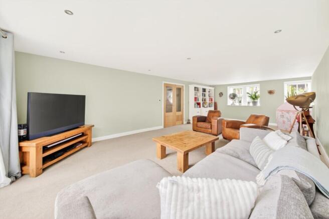 5 bed Semi-Detached for sale Image 8