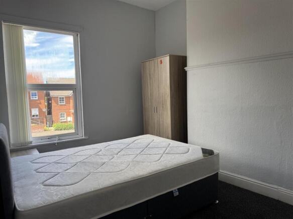 3 bed Terraced for sale Image 9