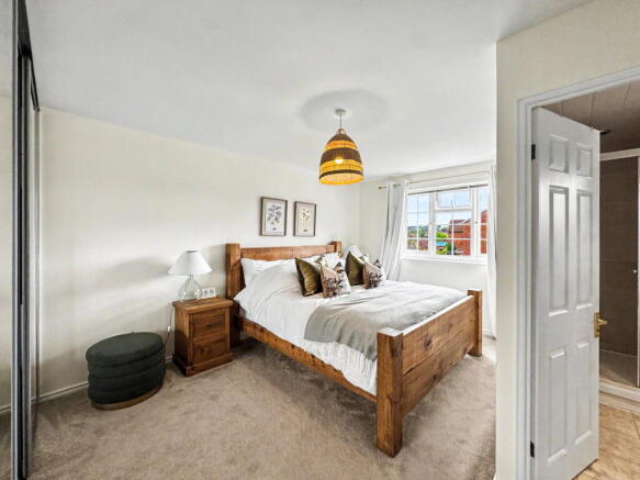 5 bed Detached for sale Image 9