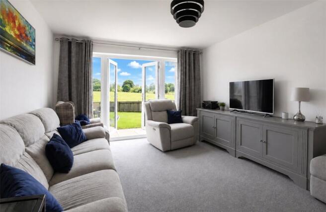 5 bed Detached for sale Image 4