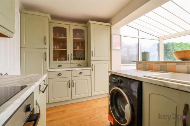 2 bed Terraced to rent Image 7