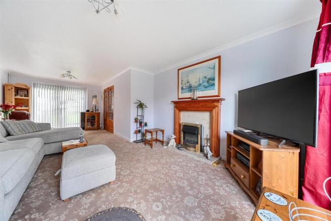 Sarum Crescent, Wokingham photo 4