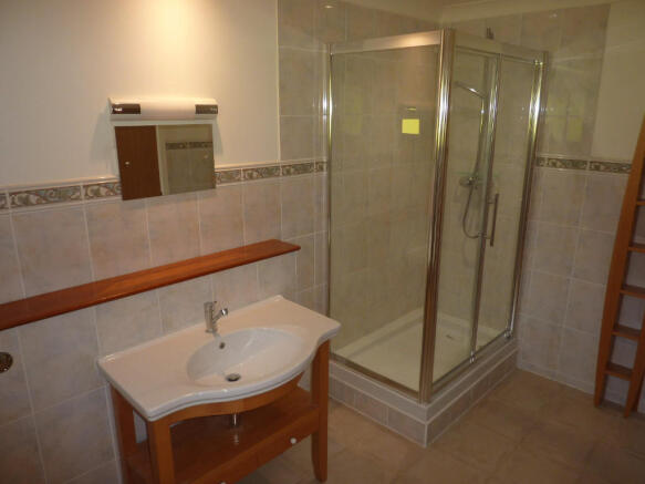 2nd Bedroom En suite