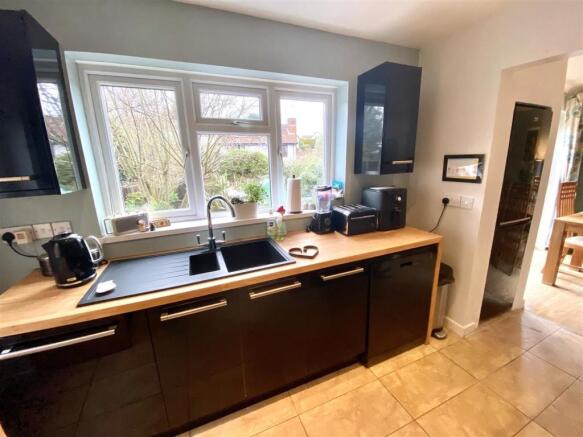 KITCHEN/DINING ROOM