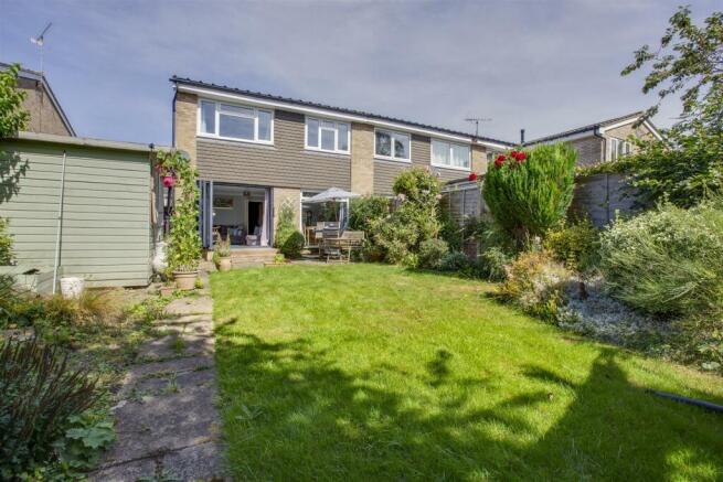 27 Wrights Lane, HP16 0LQ-10.jpg