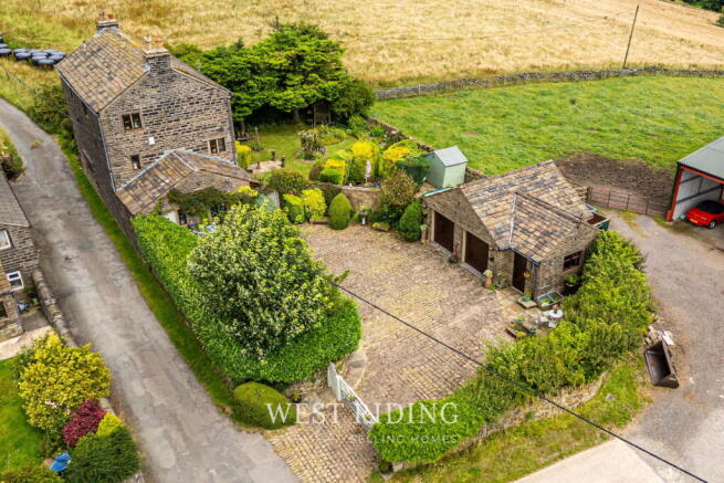 5 bed Detached for sale Image 4