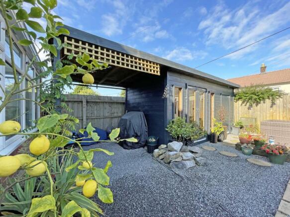 Inchkeith Road 29 Garden 4.jpg