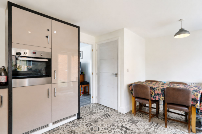 4 bed Semi-Detached for sale Image 7