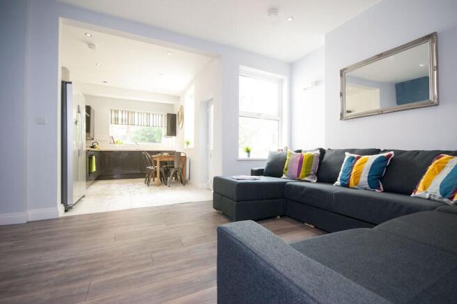 Lounge/Dining/Kitchen