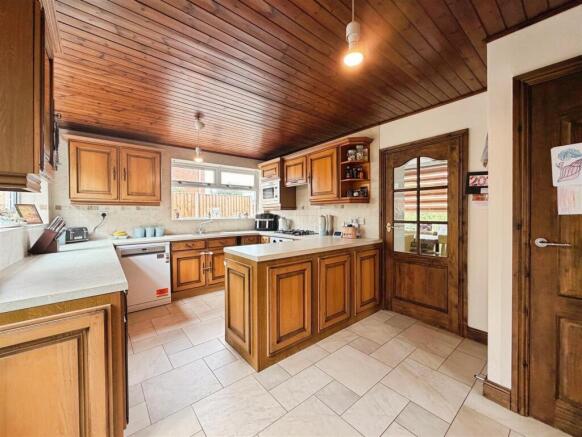 4 bed Semi-Detached for sale Image 7