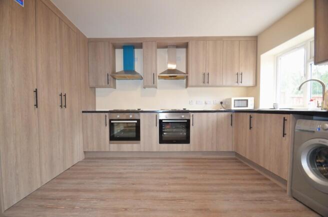 73 WORPLE KITCHN