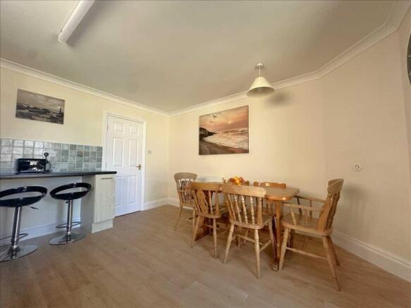 2 bed Flat for sale Image 9