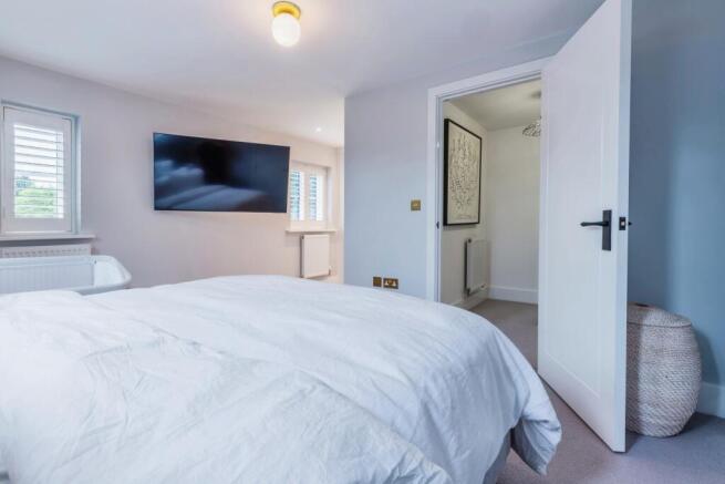 5 bed Detached for sale Image 5