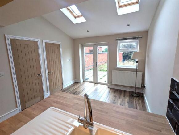 Kitchen / Dining Area