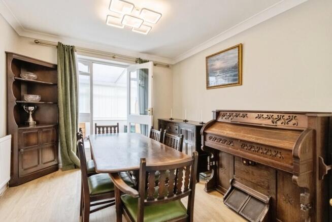 5 bed Detached for sale Image 8