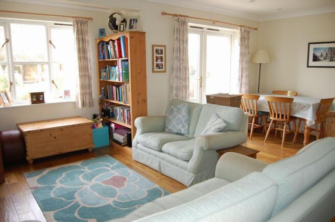 LOUNGE/DINING ROOM